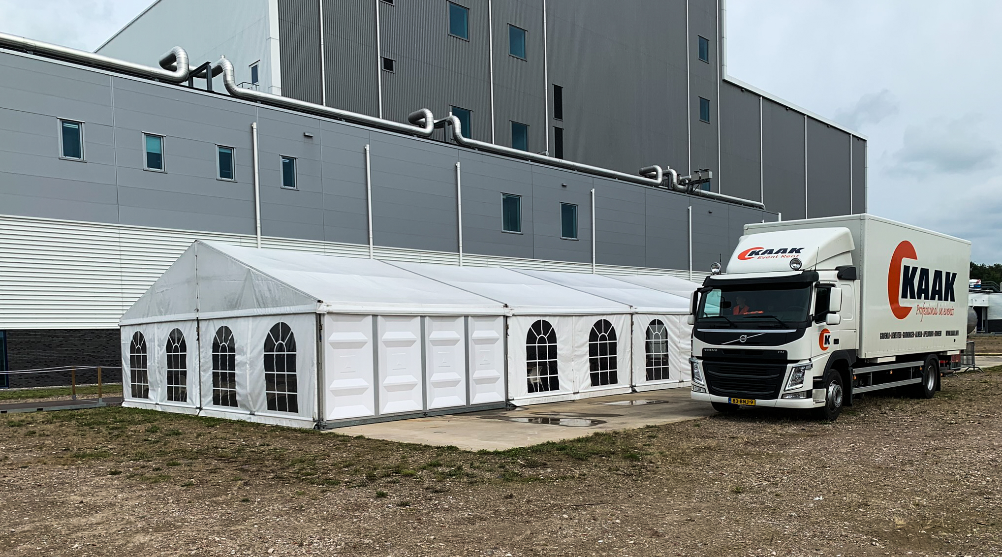 Uitbreiding van uw bedrijfsruimte door middel van het plaatsen van een tent.